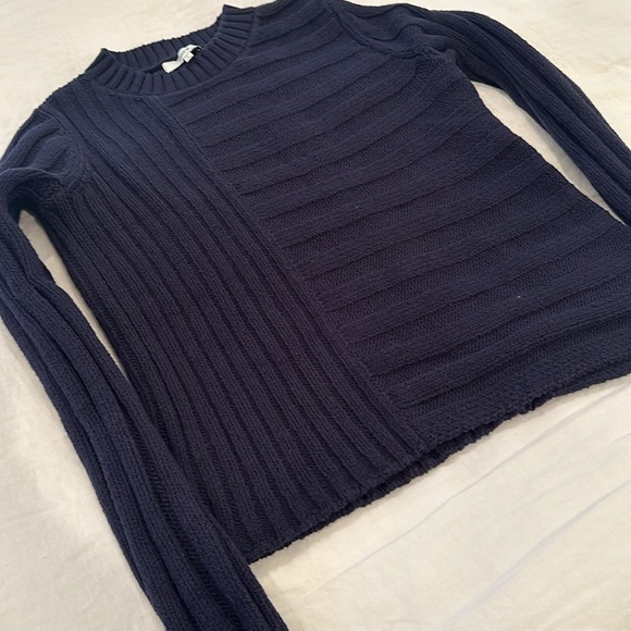 Vince navy ribbed sweater. Size small. - Picture 3 of 8
